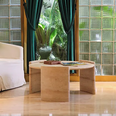 The Xon Hotel